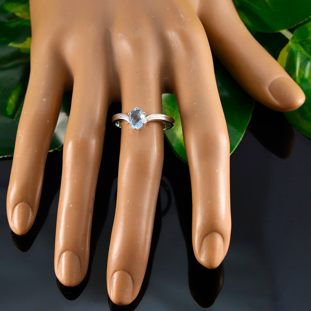Soo-jin Modern Blue Solitaire Ring