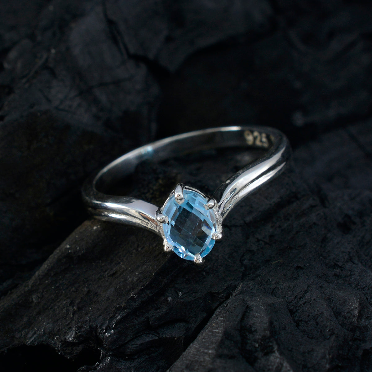 Soo-jin Modern Blue Solitaire Ring