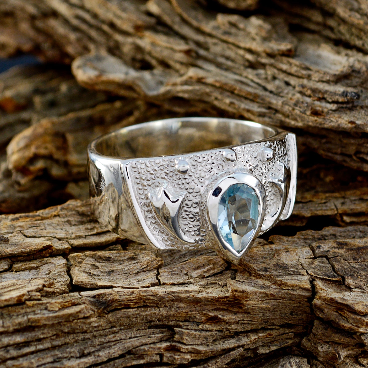 Lucia Love Blue Solitaire Ring