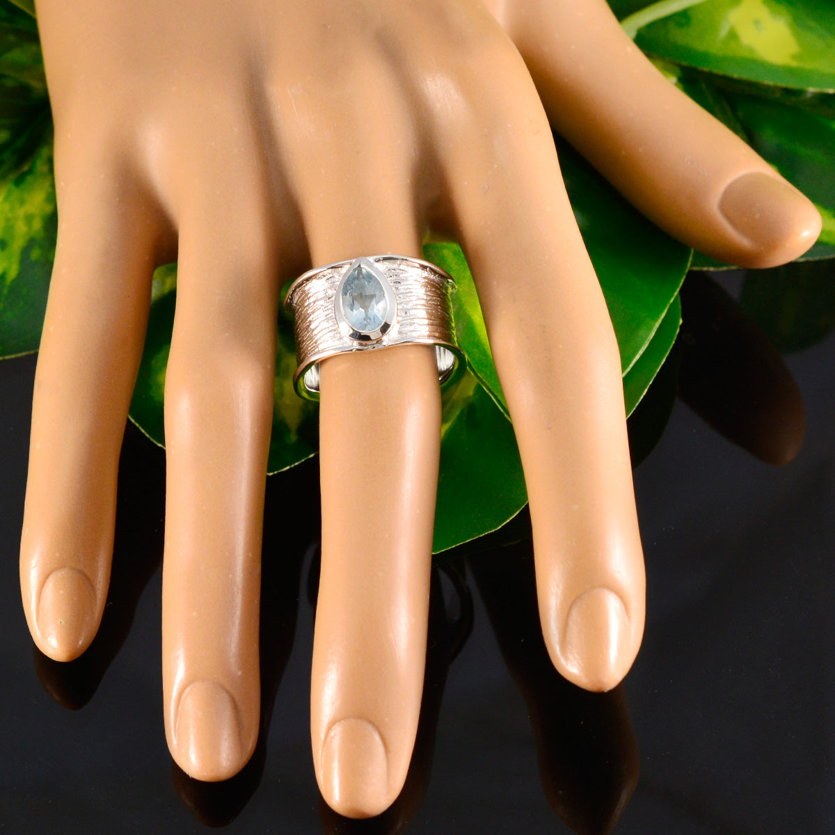 Yasmin Victorian Blue Solitaire Band