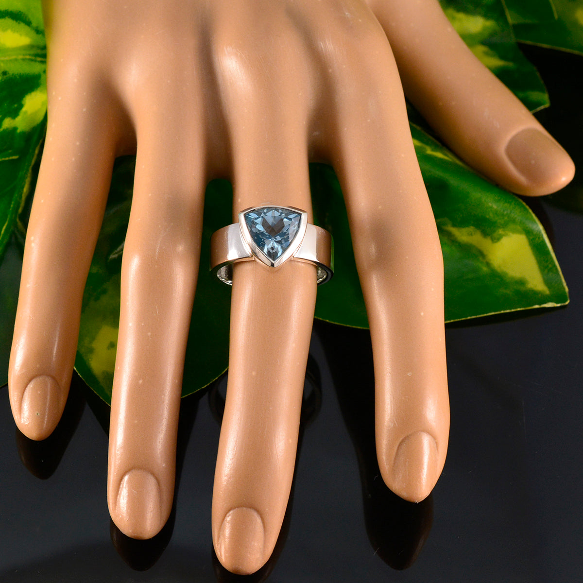 Yasmine Signet Blue Solitaire Band