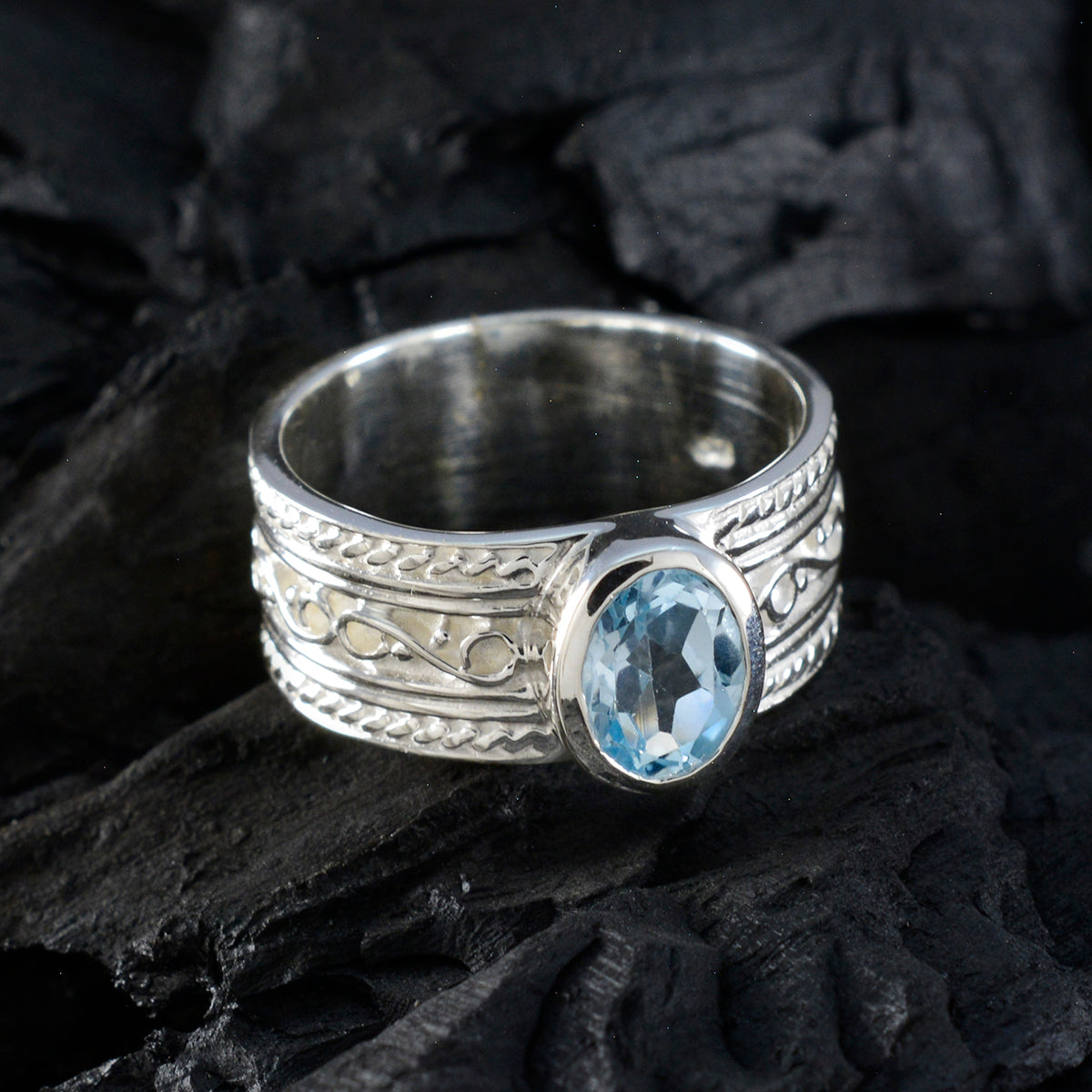 Marie Twist Blue Solitaire Band