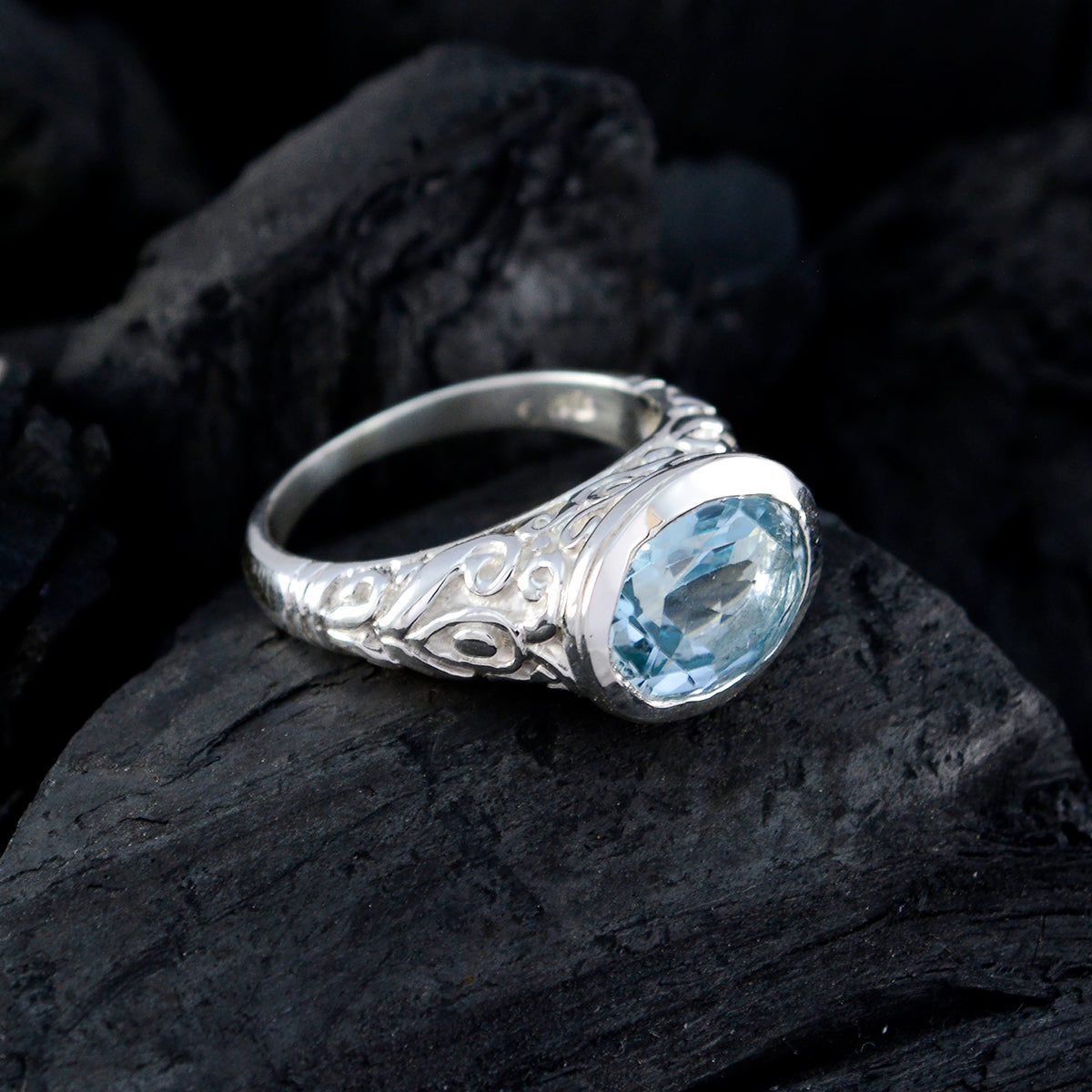 Valentina Art Deco Blue Solitaire Ring
