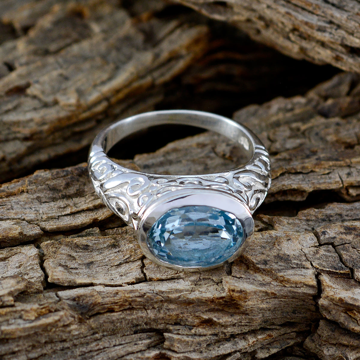 Valentina Art Deco Blue Solitaire Ring