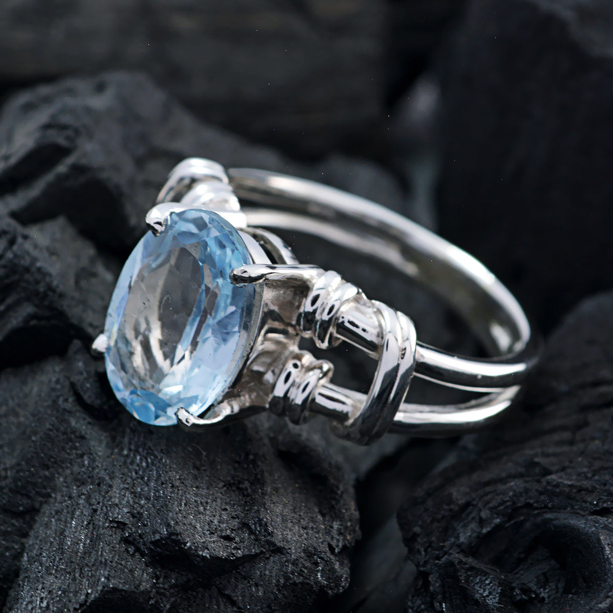 Ellie Rope-Wire Blue Solitaire Ring