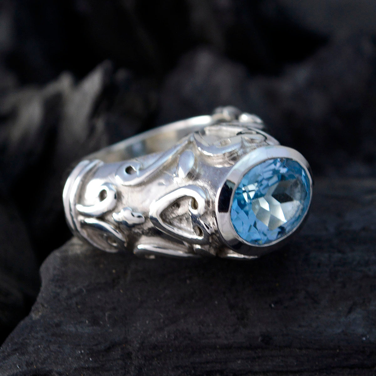Priya antique Blue Solitaire Ring