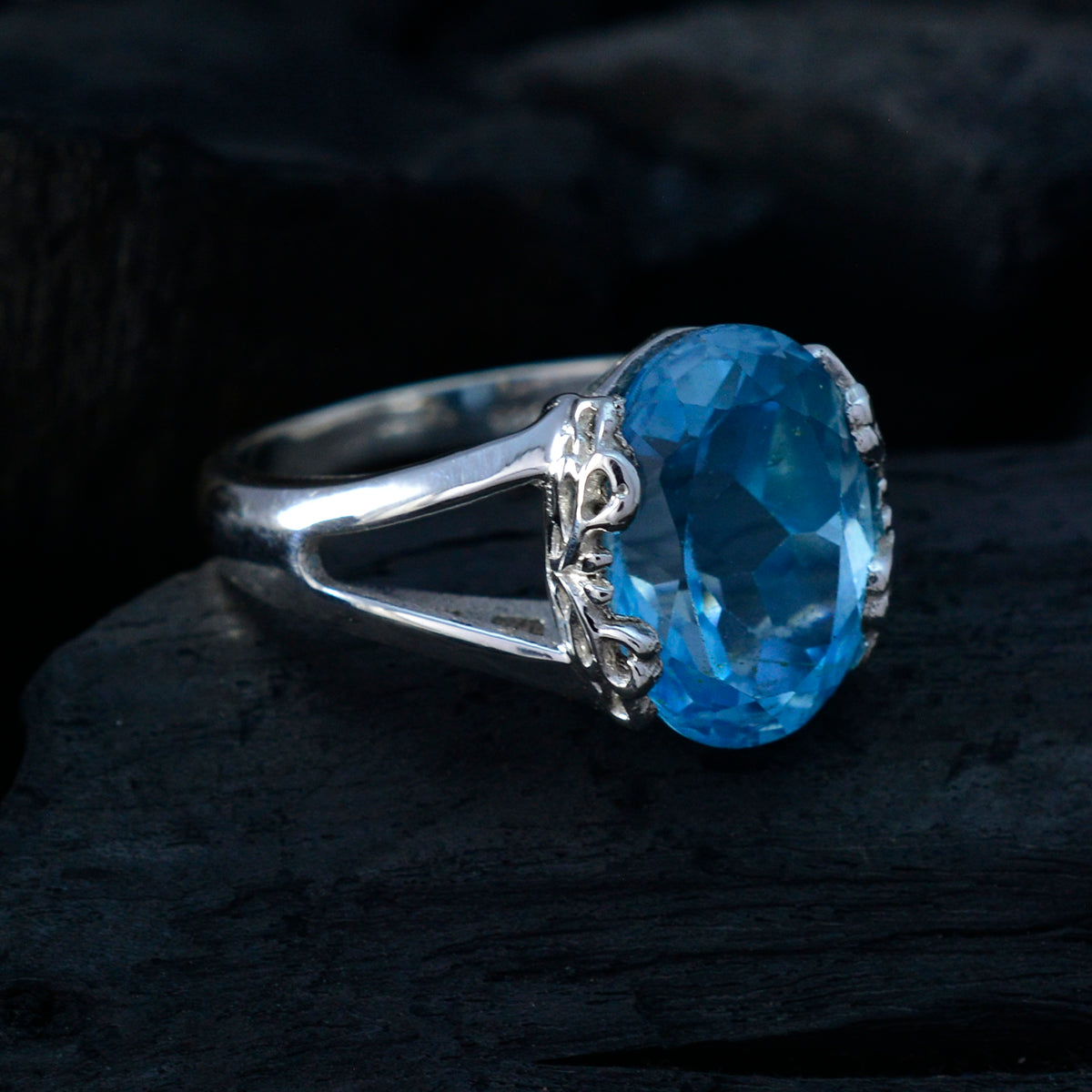 Hazel Luxurious Blue Solitaire Ring