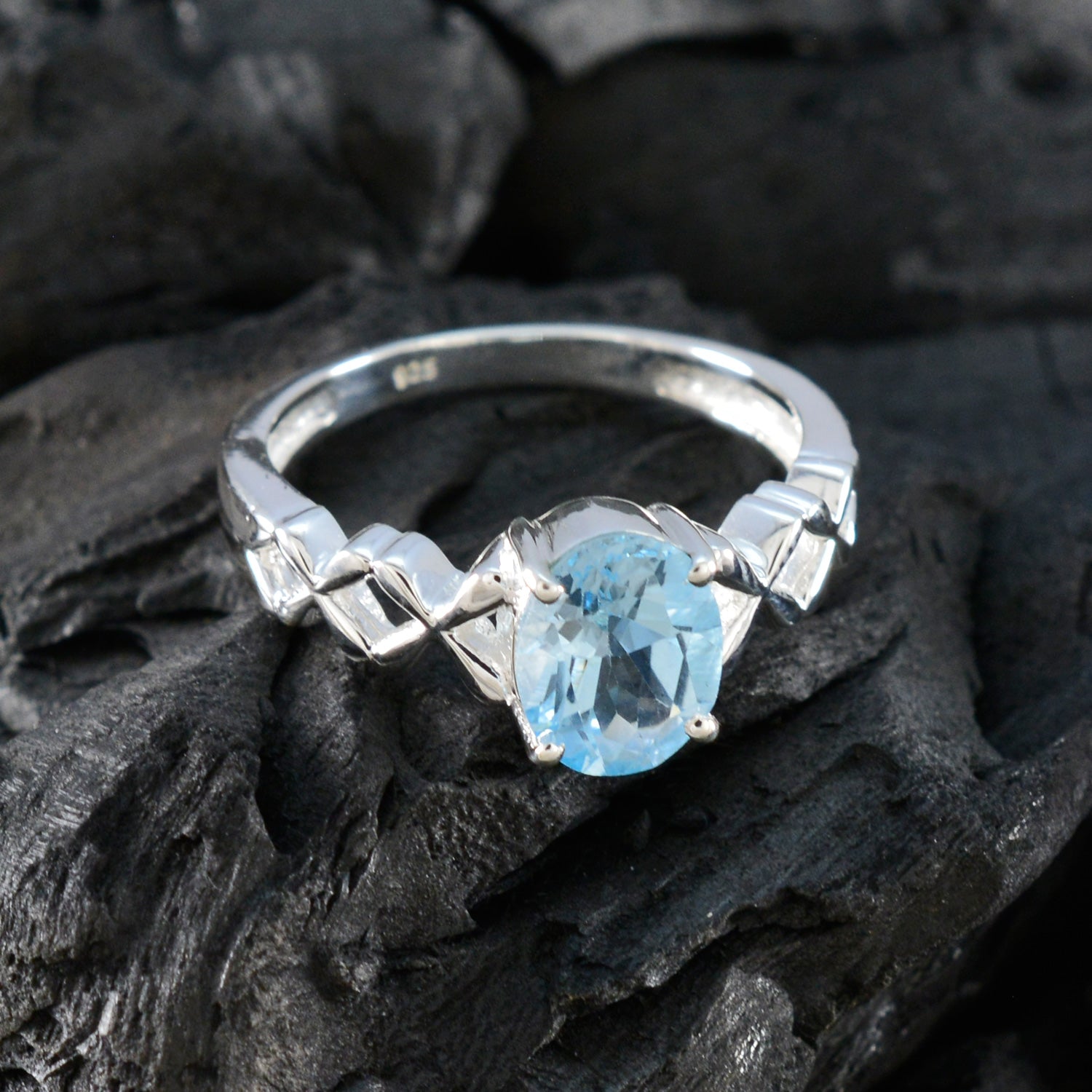 Saanvi Twist Blue Solitaire Ring