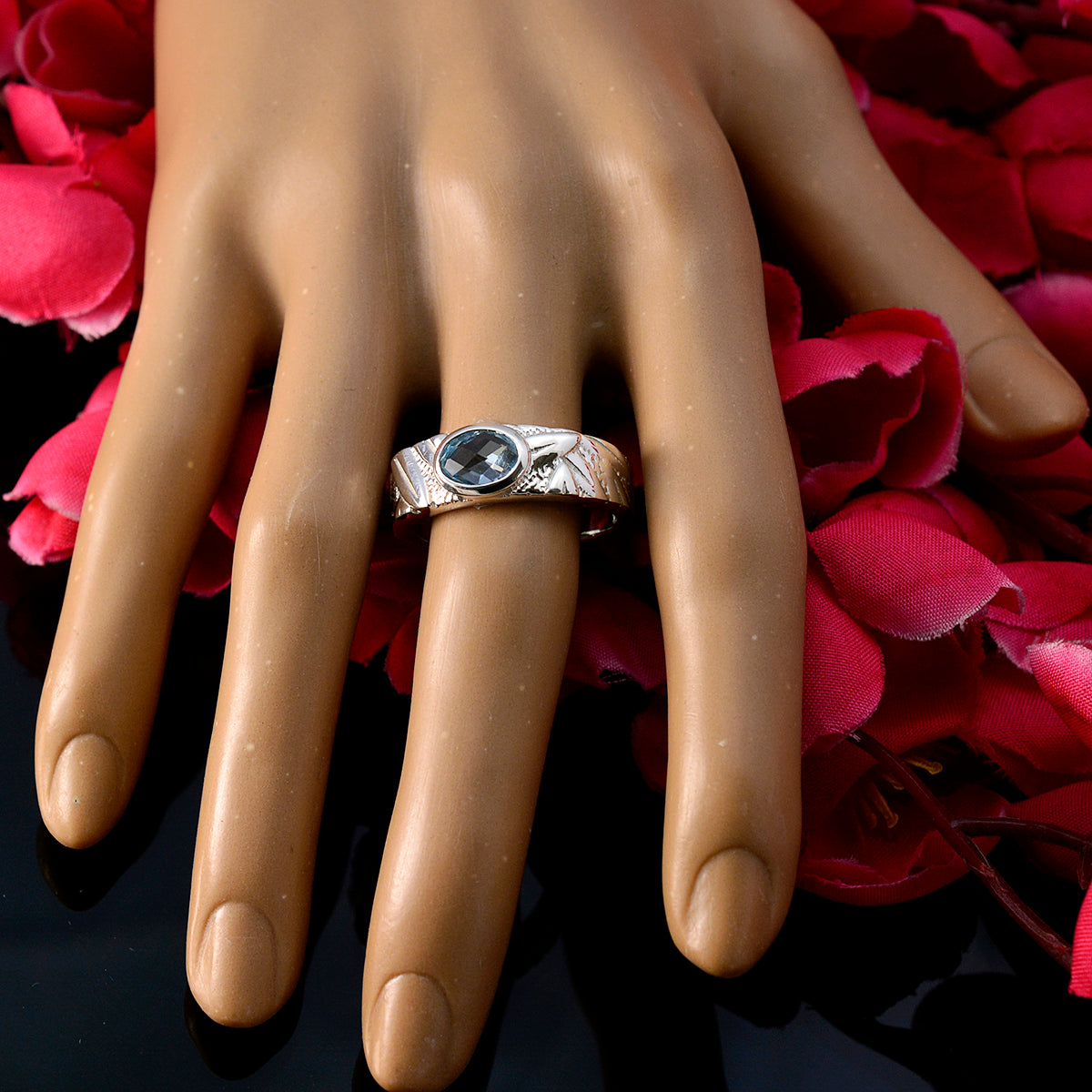 Putri Sophisticated Blue Solitaire Ring