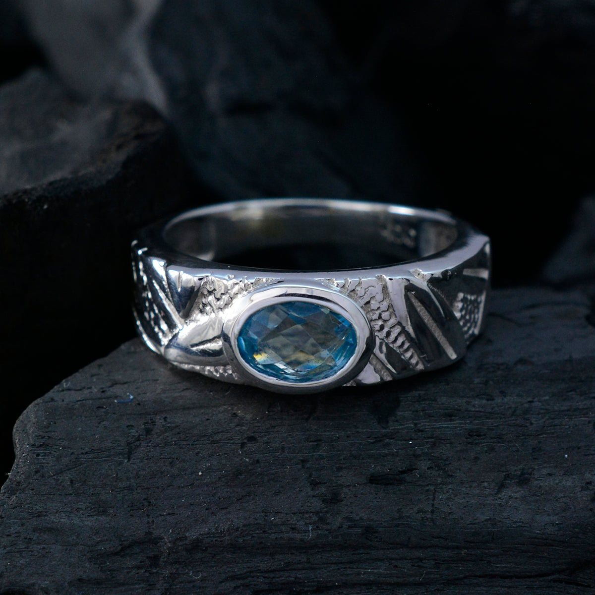 Putri Sophisticated Blue Solitaire Ring