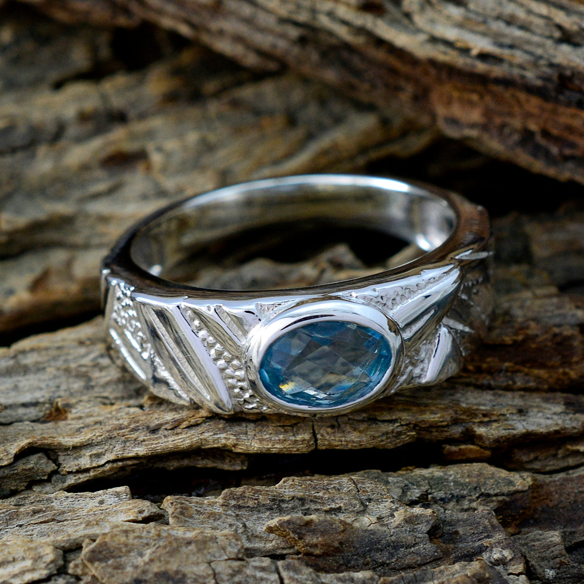 Putri Sophisticated Blue Solitaire Ring