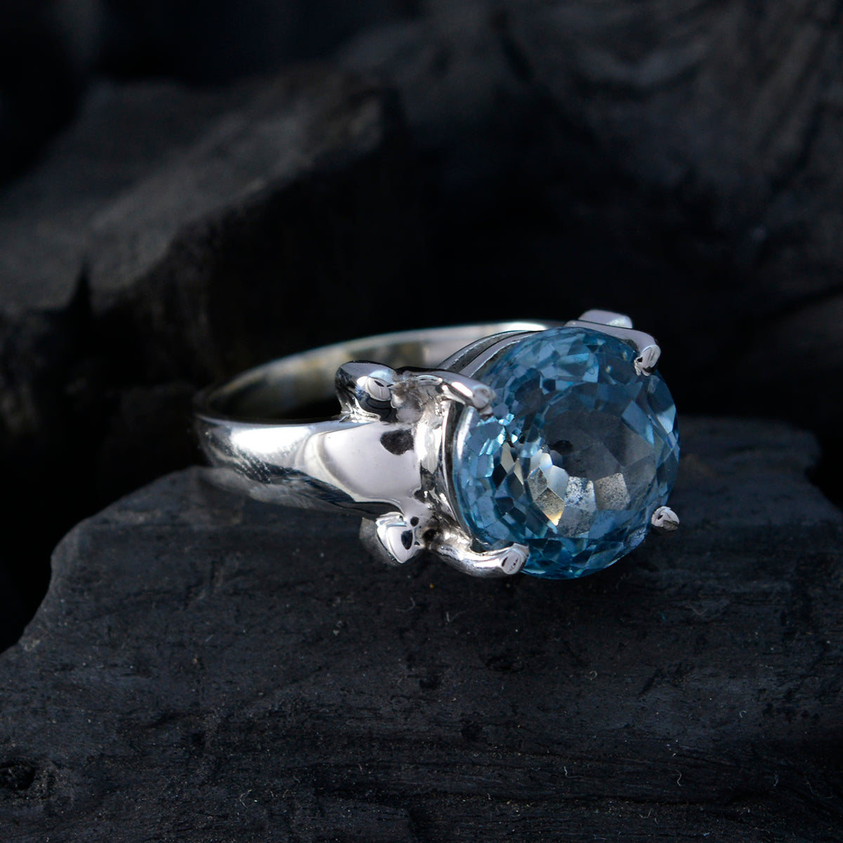 Agnes Modern Blue Solitaire Ring