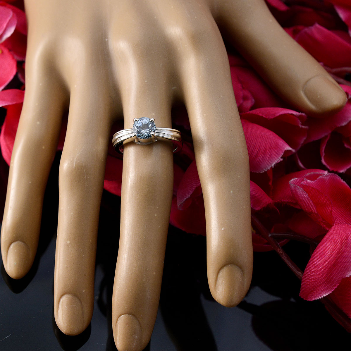 Amanda Trendy Blue Solitaire Ring