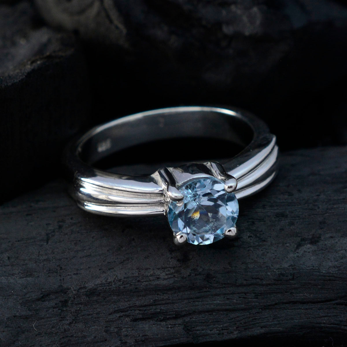 Amanda Trendy Blue Solitaire Ring