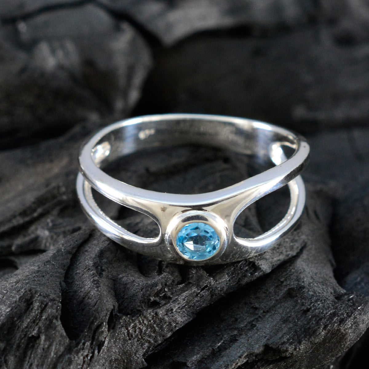 Hye-jin Abstract Blue Solitaire Ring