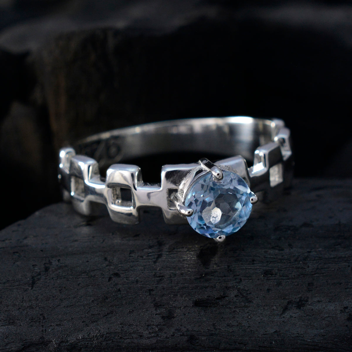 Eliza Trendy Blue Solitaire Ring