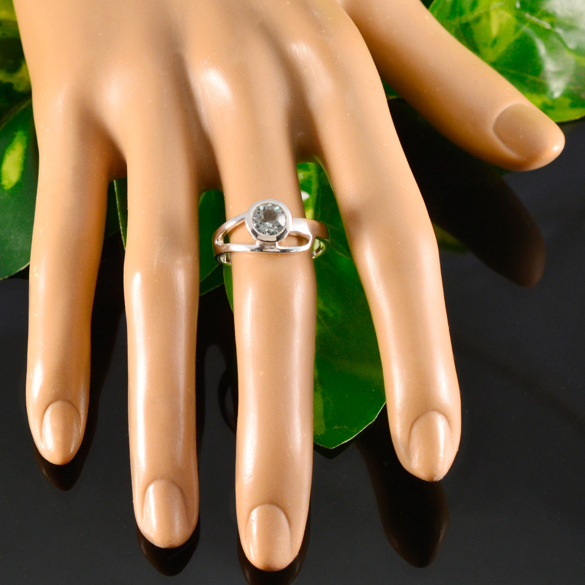 Putri Luxurious Blue Solitaire Ring