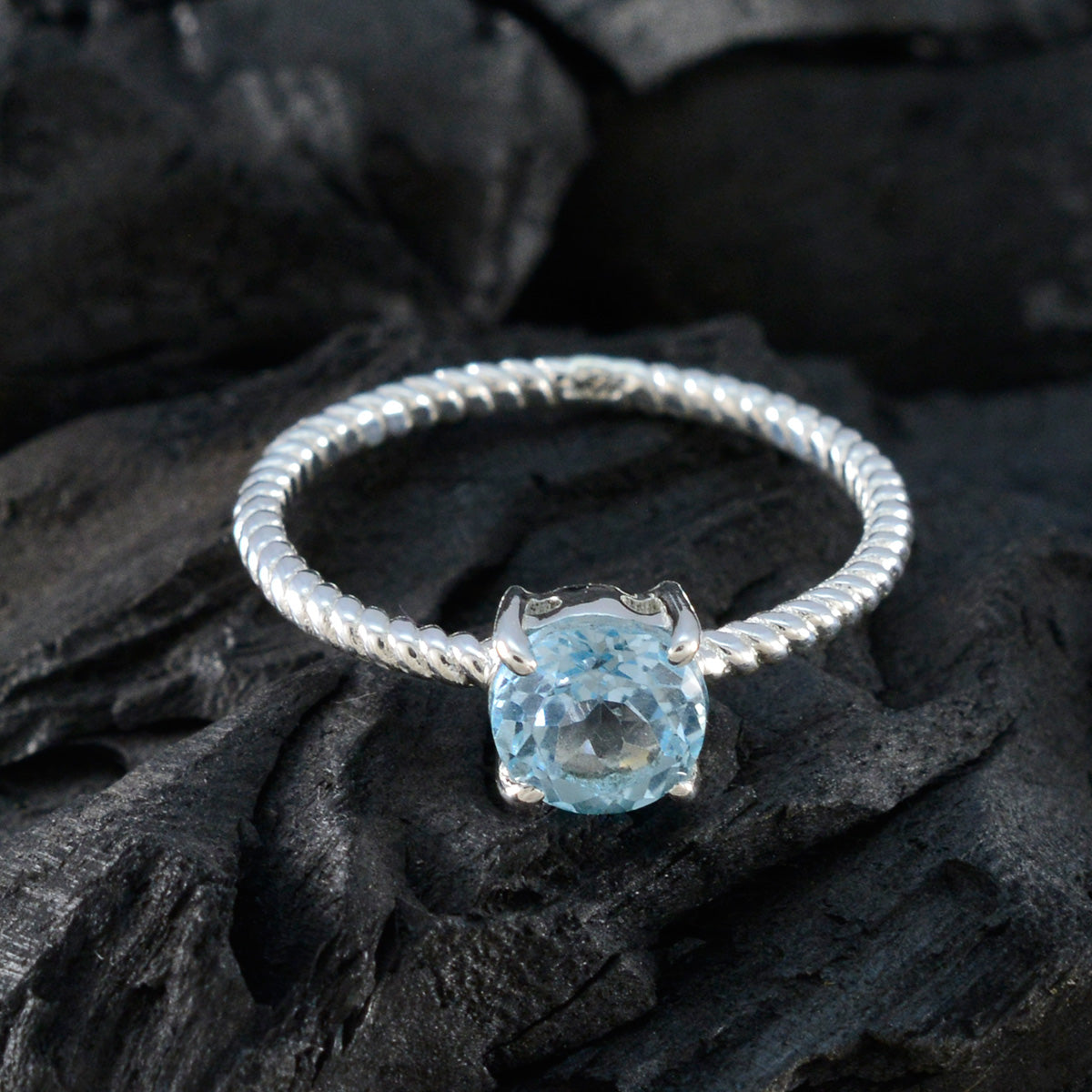 Jiwoo Twist Blue Solitaire Ring