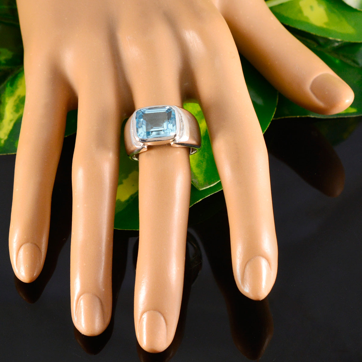 Nella Trendy Blue Solitaire Ring