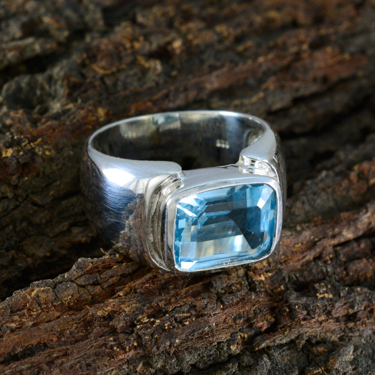 Nella Trendy Blue Solitaire Ring