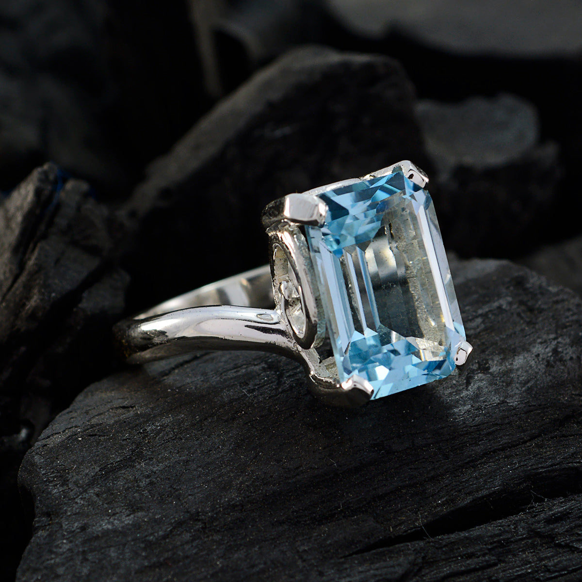 Natcha Fairytale Blue Solitaire Ring