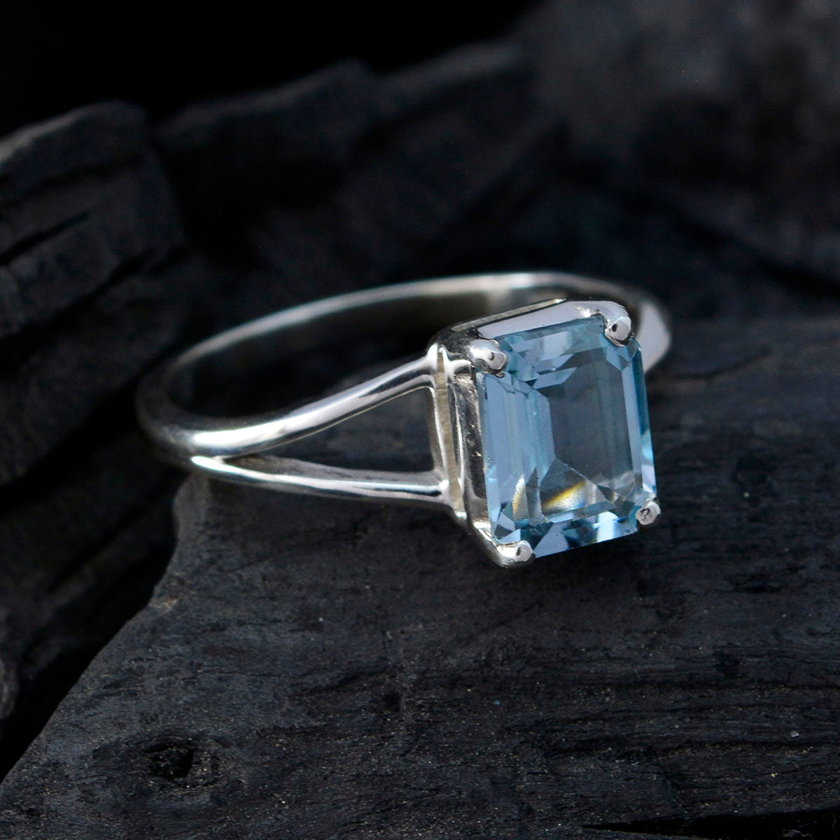 Nova Luxurious Blue Solitaire Ring
