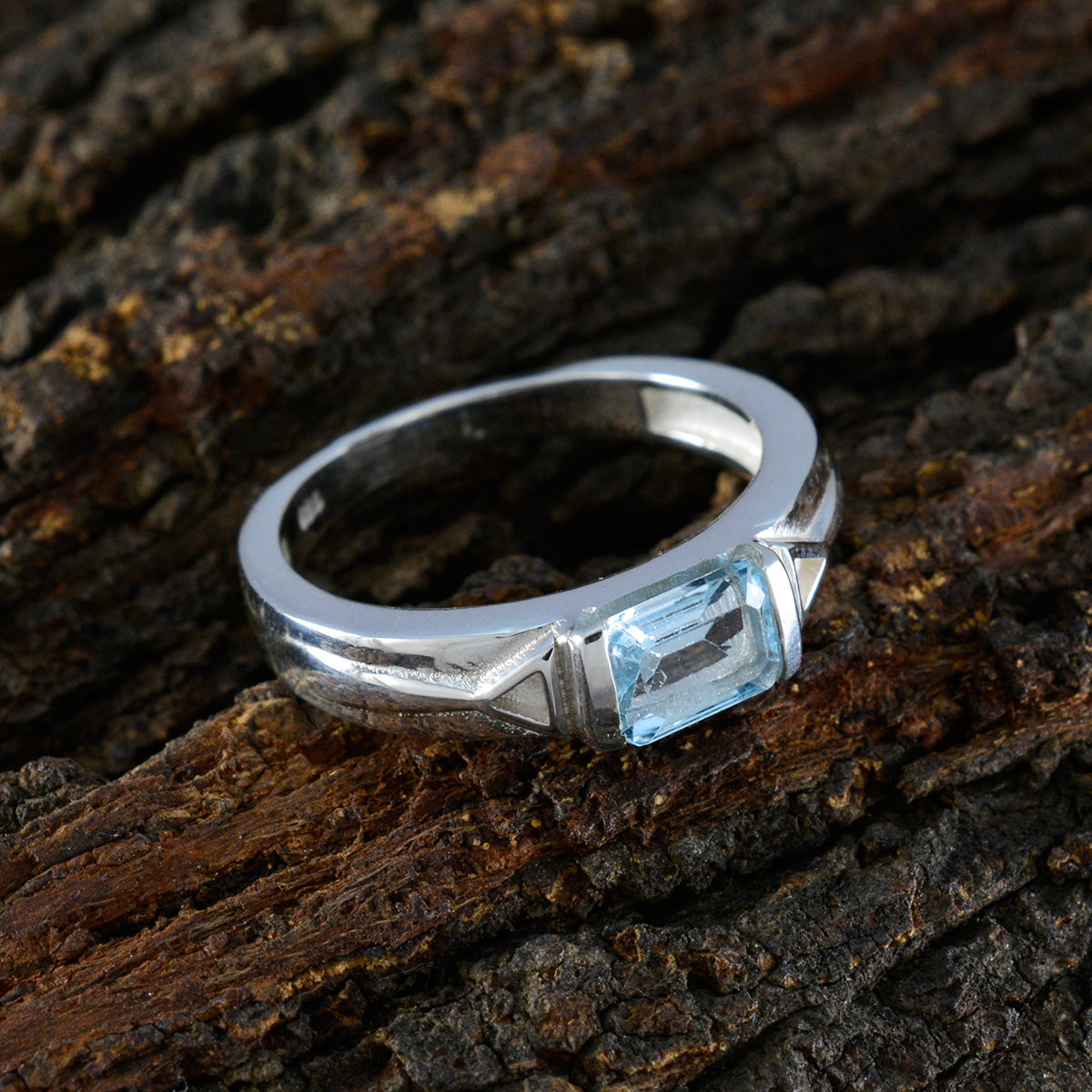 Ananya Feminine Blue Solitaire Ring