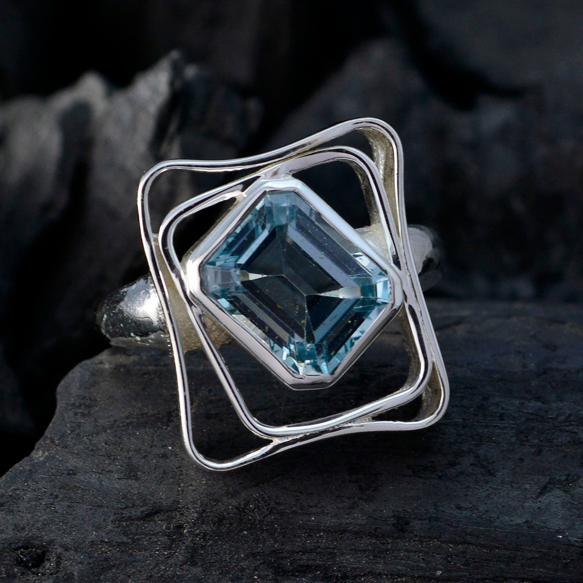 Siti Signet Blue Solitaire Ring