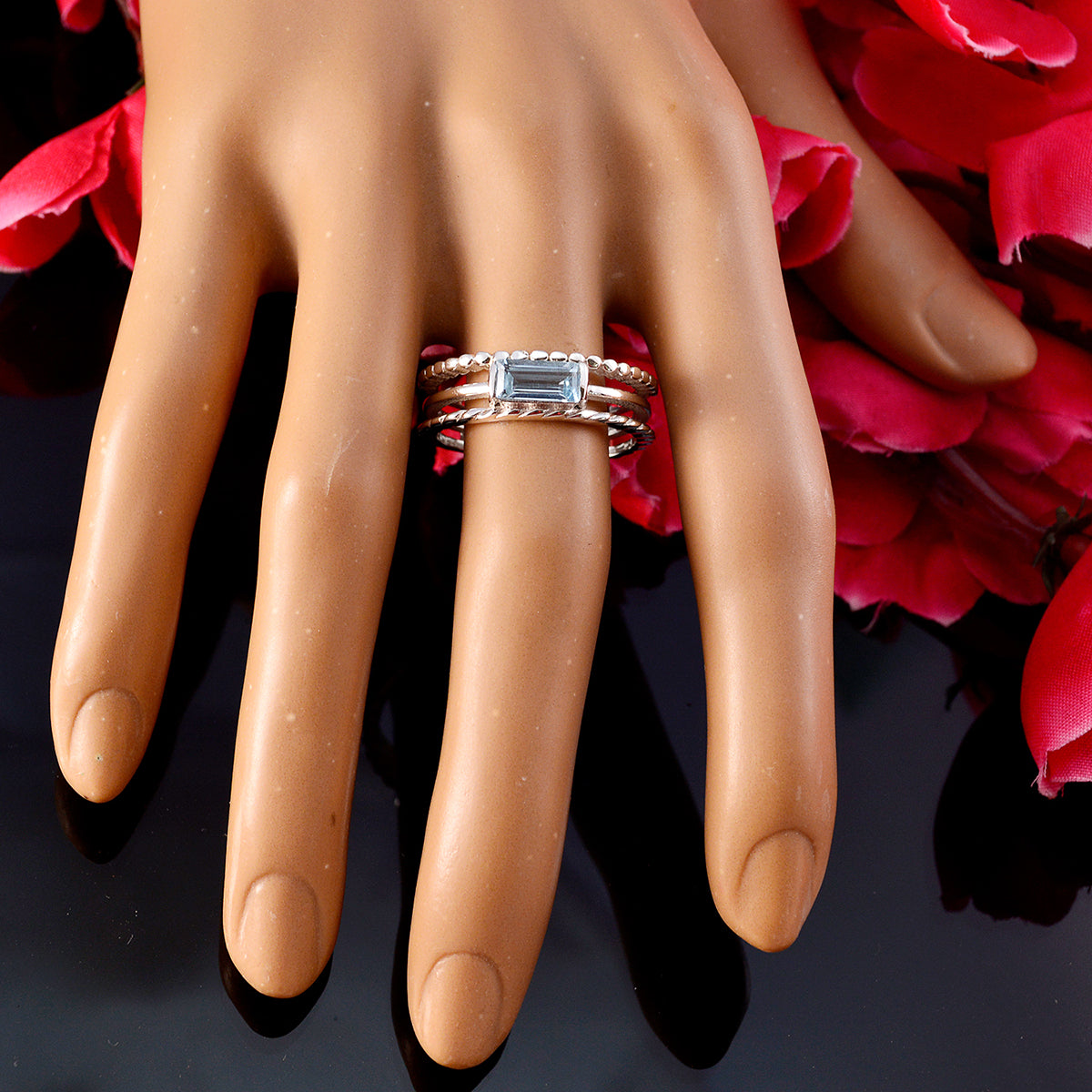 Greta Twist Blue Solitaire Band