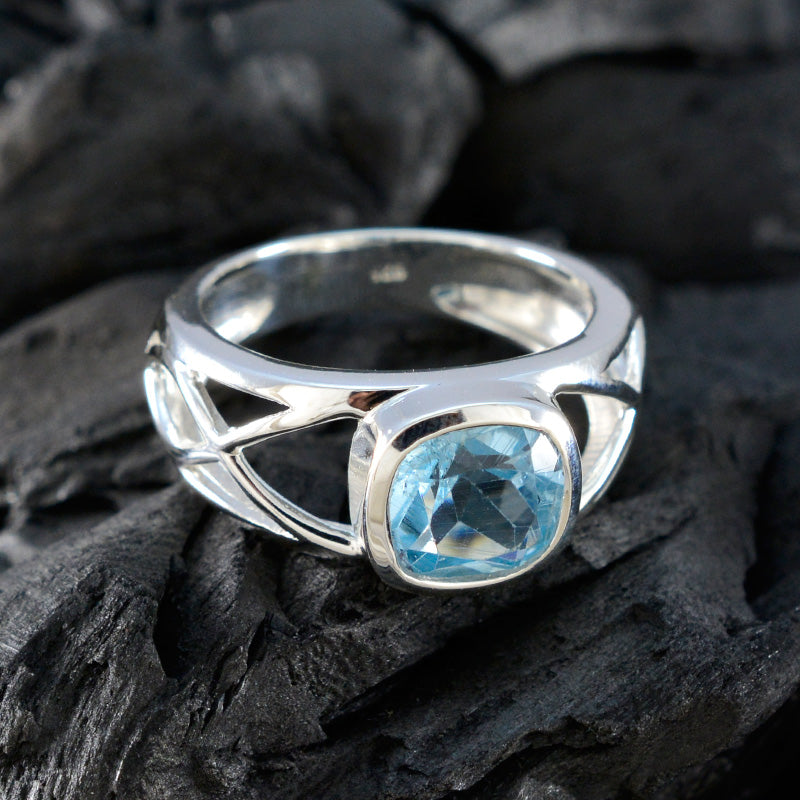 Sofia Trendy Blue Solitaire Ring