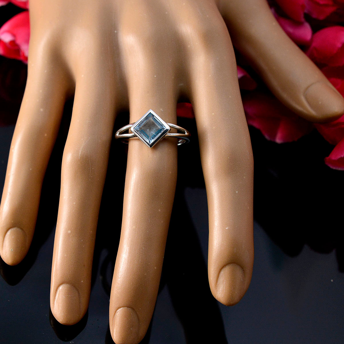 Meera Graceful Blue Solitaire Ring