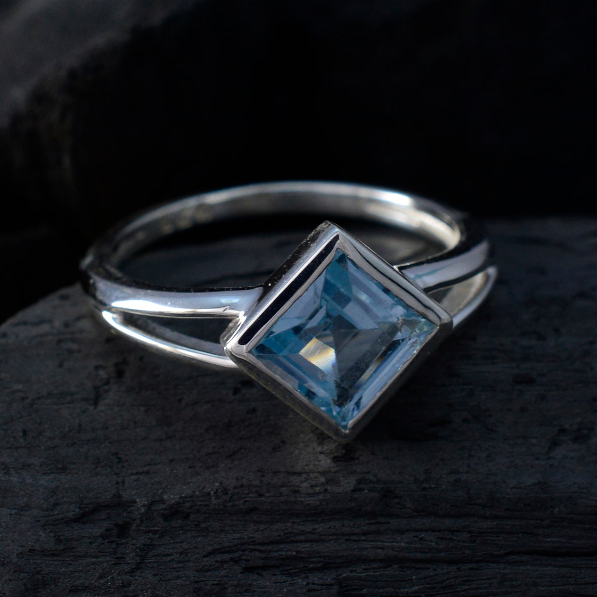 Meera Graceful Blue Solitaire Ring