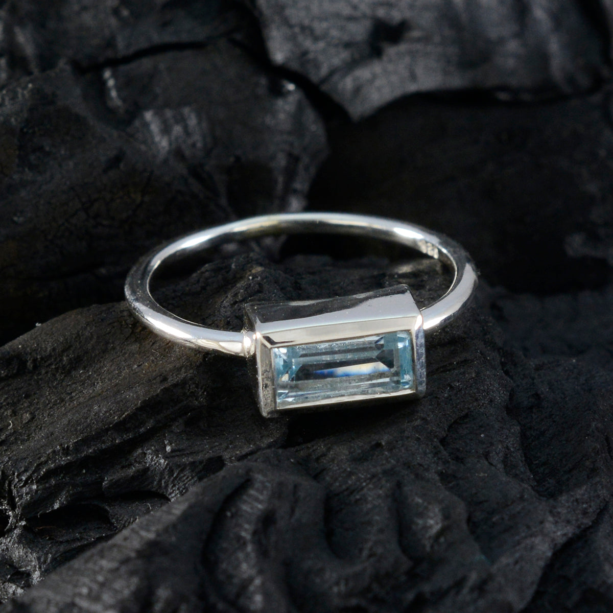 Isla Modern Blue Solitaire Ring