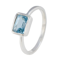 Rina Glamorous Blue Solitaire Ring