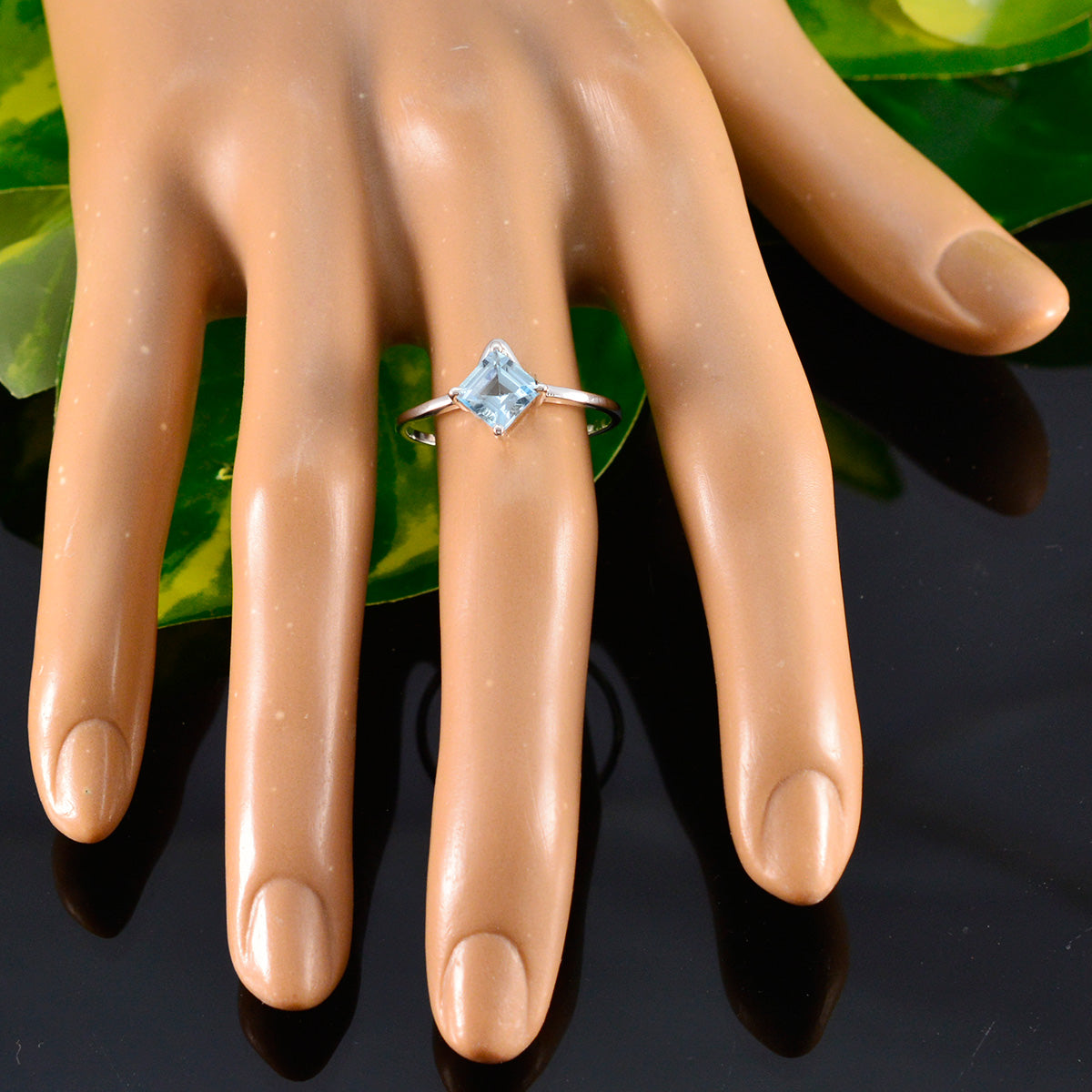 Yan Feminine Blue Solitaire Ring