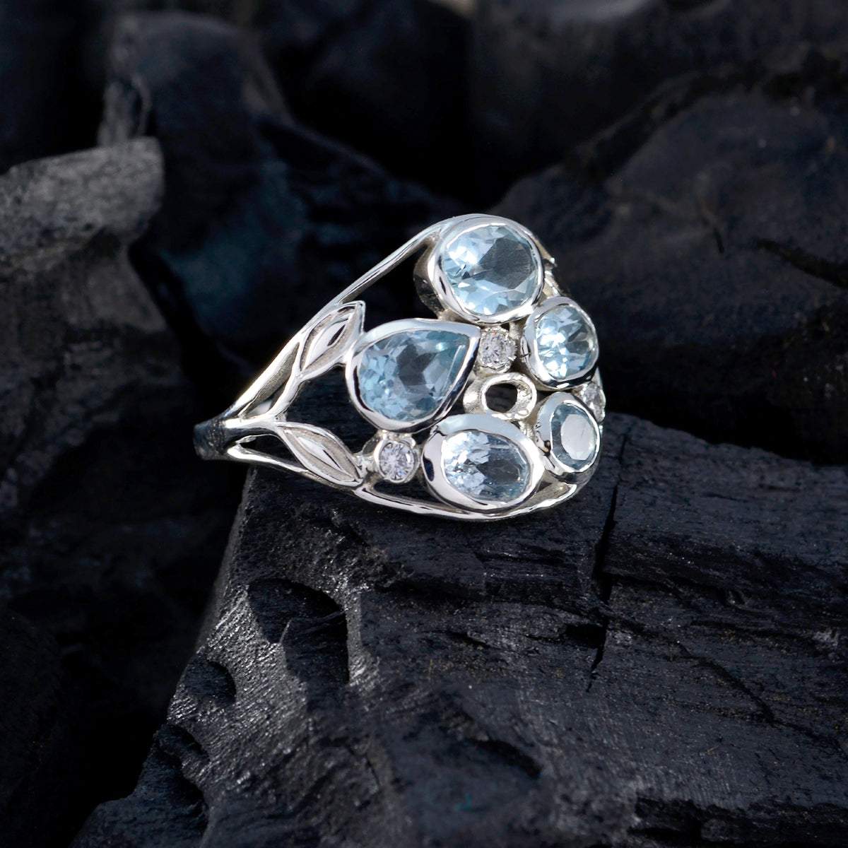Julieta Sophisticated Blue Penta Ring