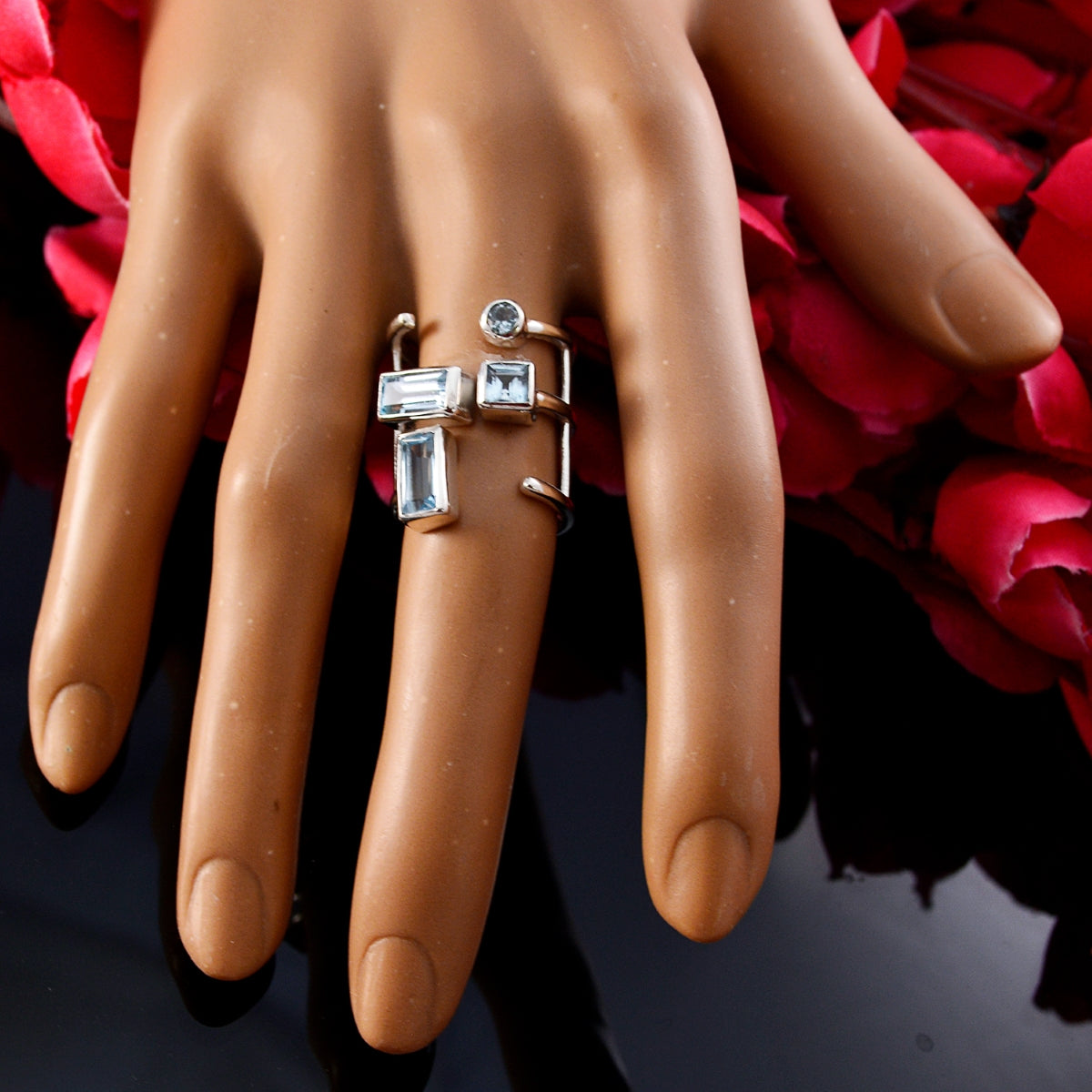 Ava Signet Blue quarter Ring