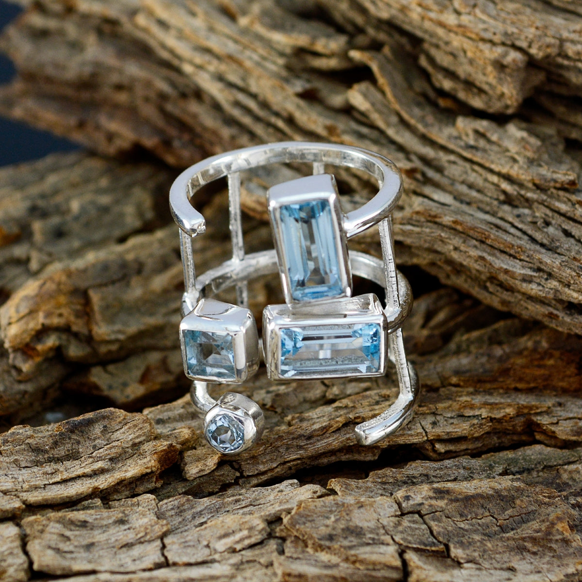 Ava Signet Blue quarter Ring