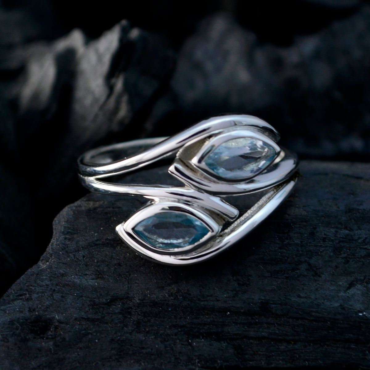 Micaela Luxurious Blue Toi et Moi Ring