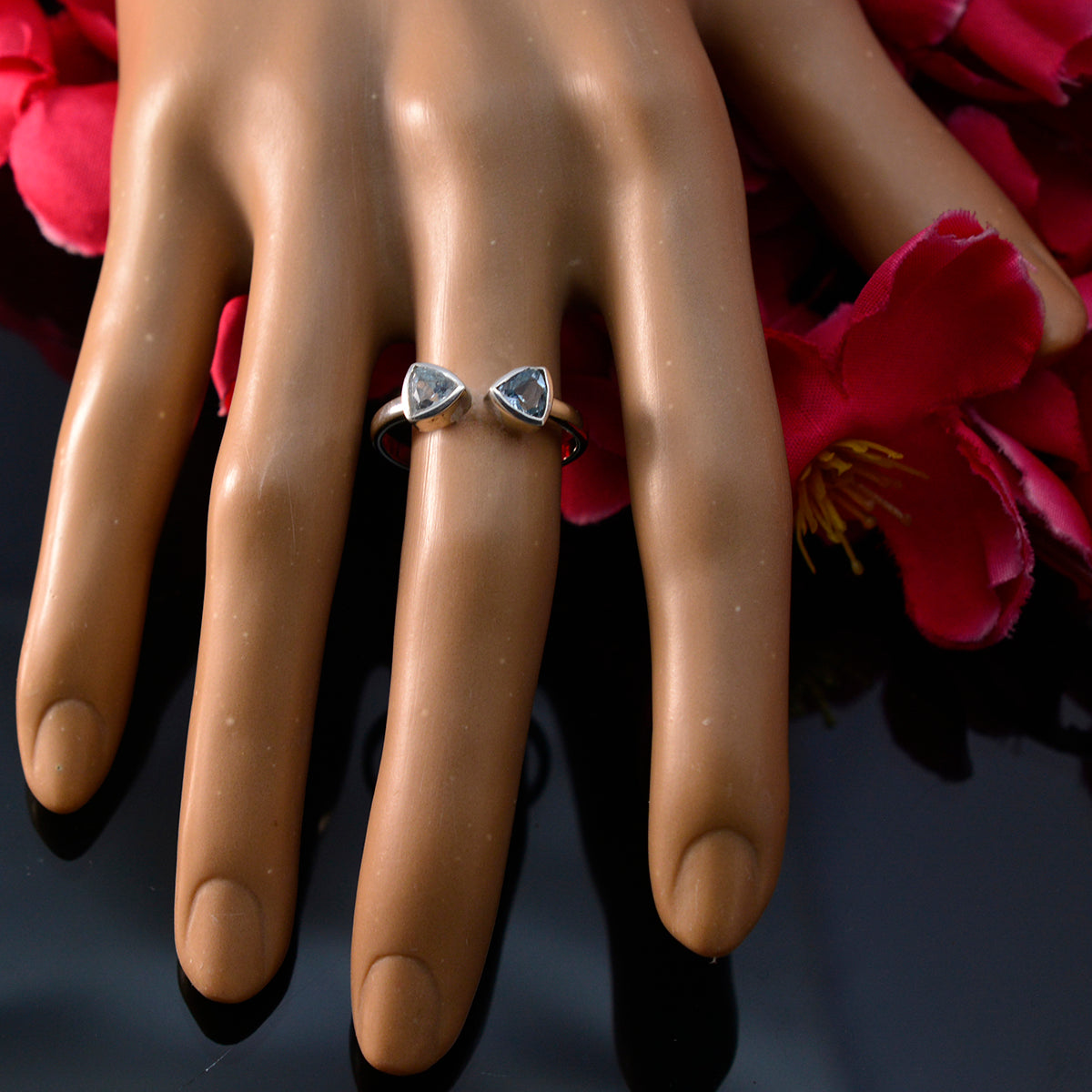 Natcha Luxurious Blue Toi et Moi Ring