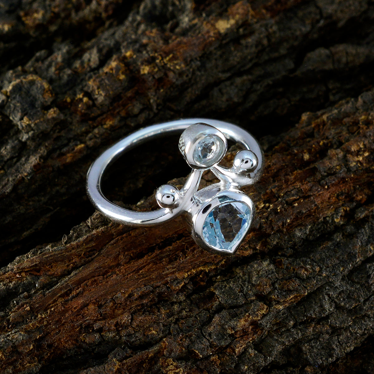 Natcha Artisan Blue Toi et Moi Ring