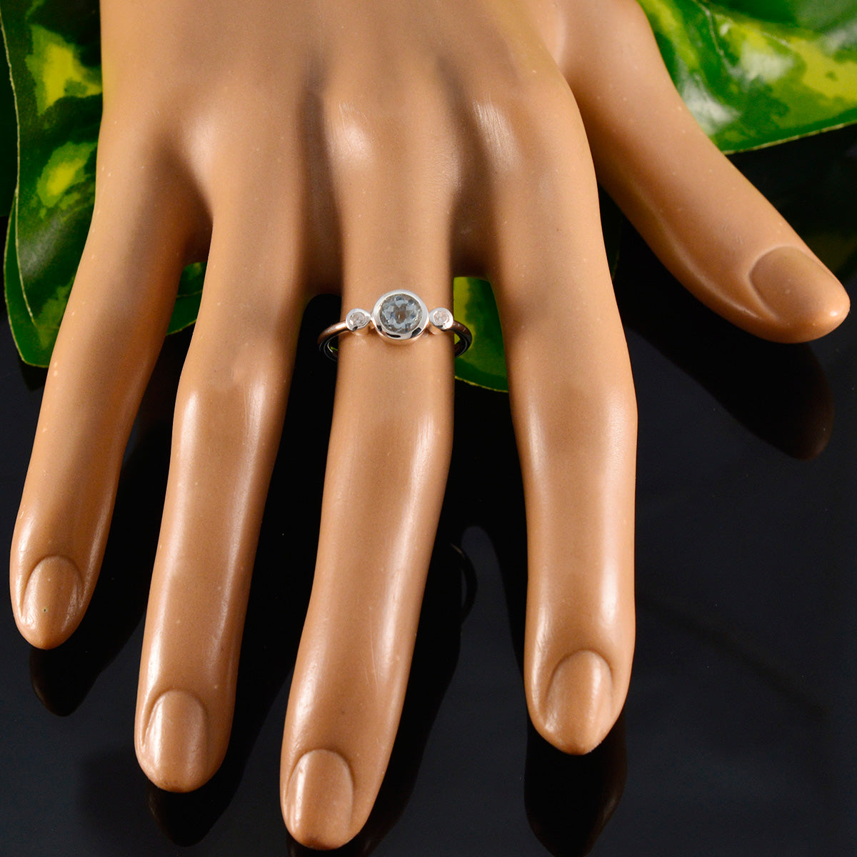 Nari Glamorous Blue Trilogy Ring