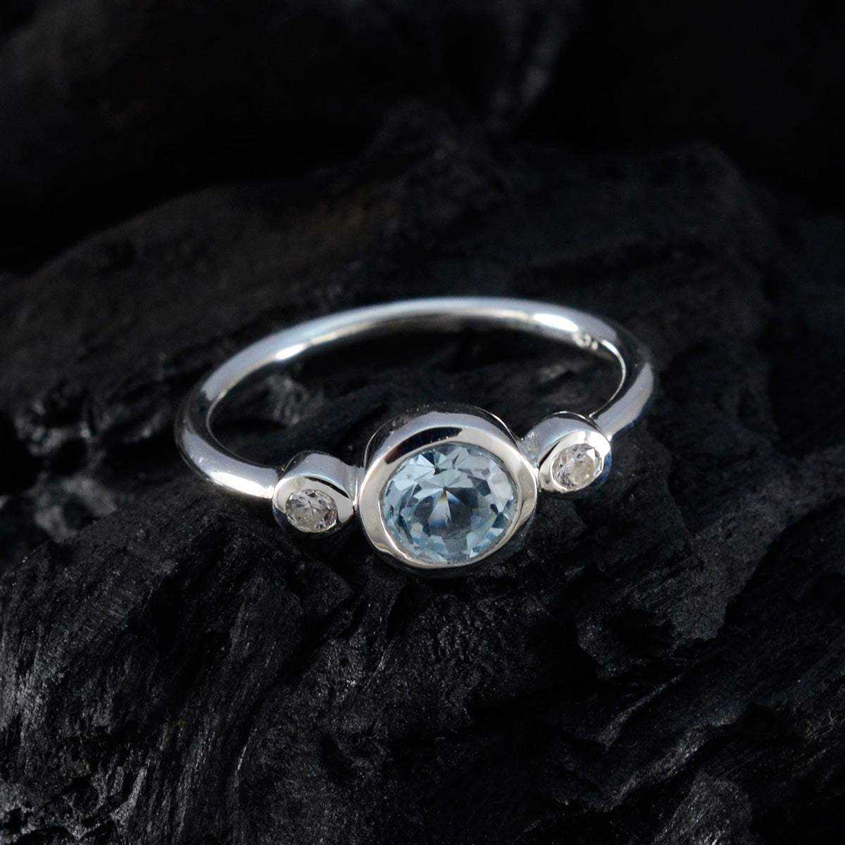 Nari Glamorous Blue Trilogy Ring