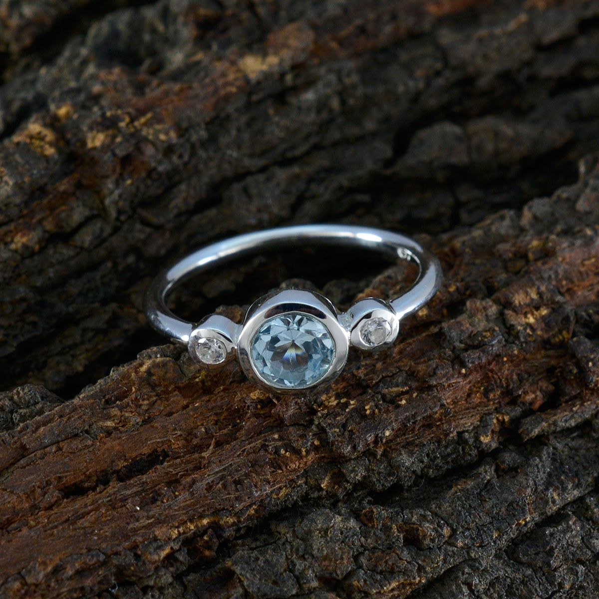 Nari Glamorous Blue Trilogy Ring