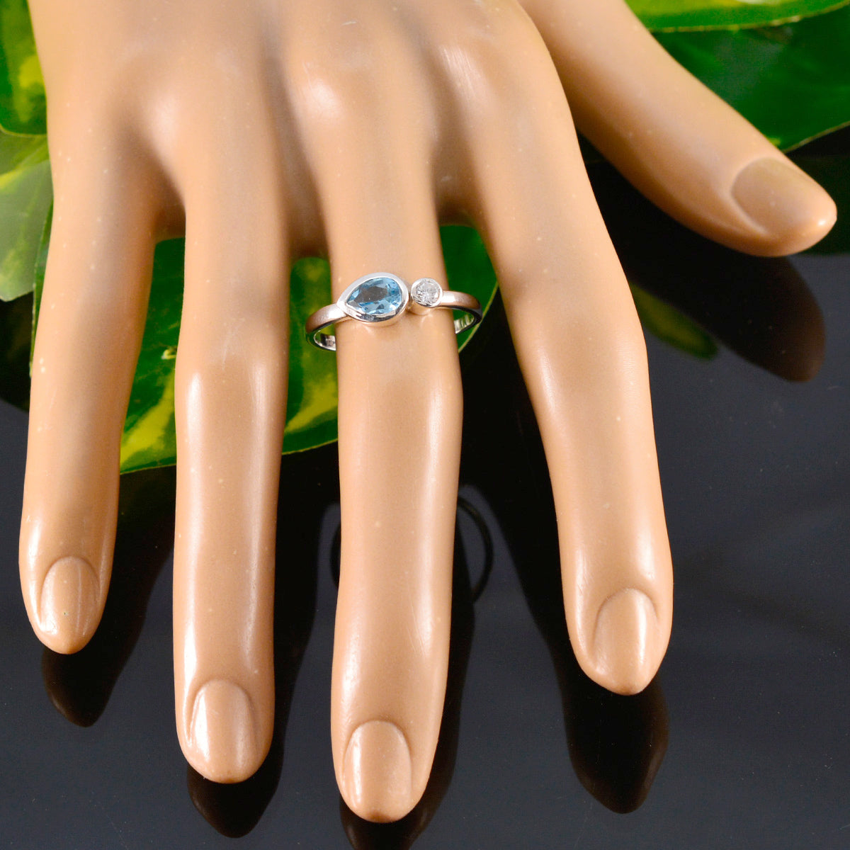 Nora Contemporary Blue Toi et Moi Ring