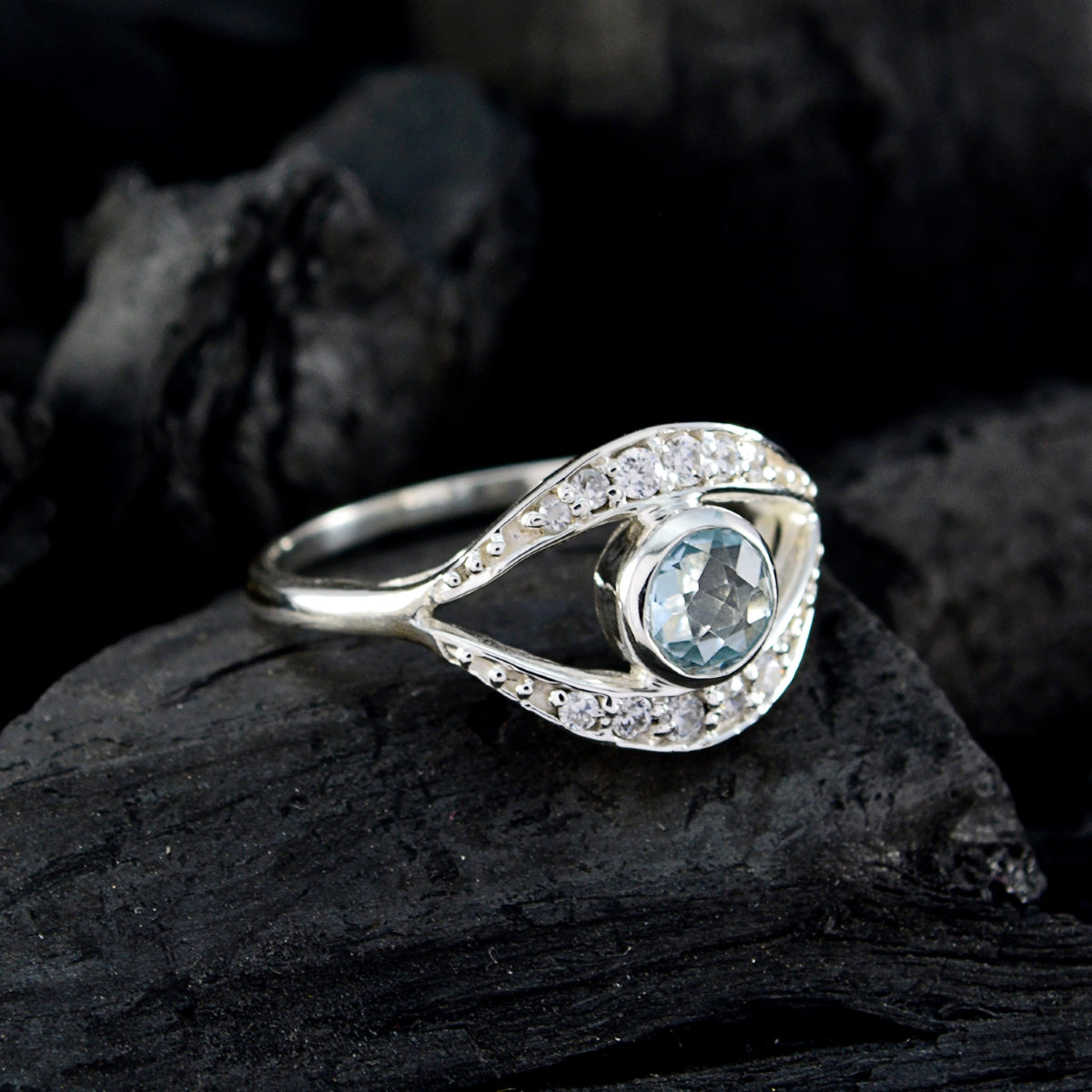 Anna Luxurious Blue Halo Ring