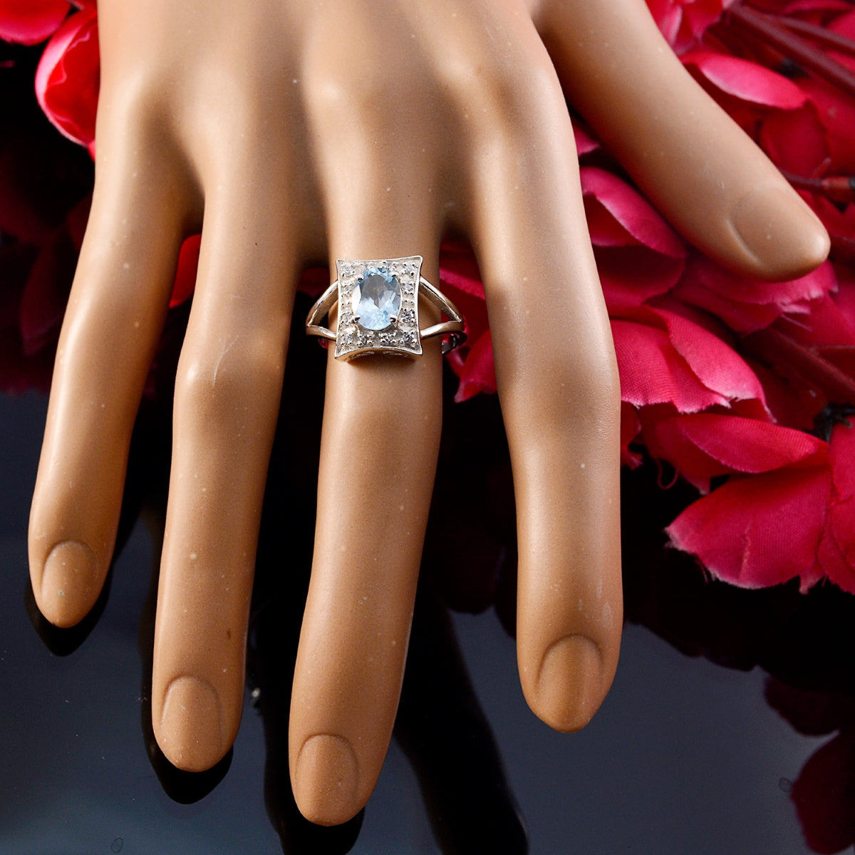 Bella Glamorous Blue Halo Ring