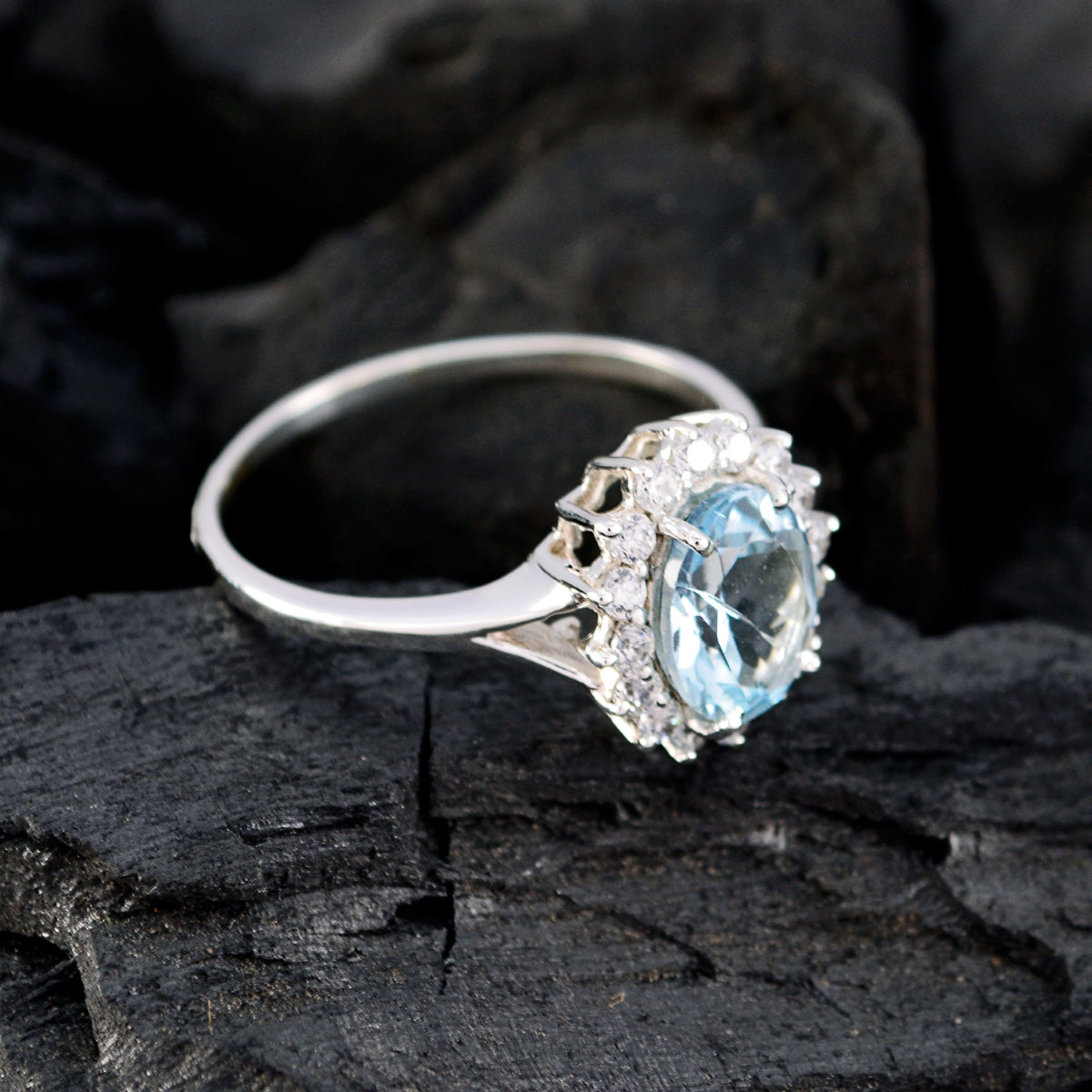 Antonia Trendy Blue Halo Ring