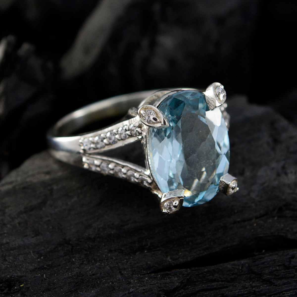 Nora Romantic Blue Halo Ring
