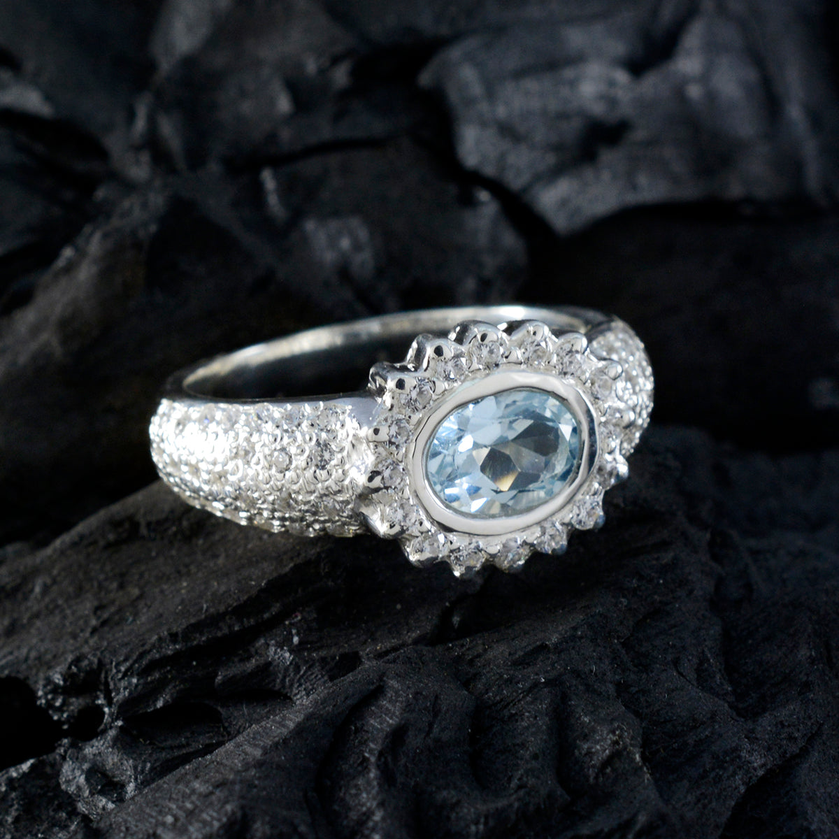 Putri Artisan Blue Halo Ring